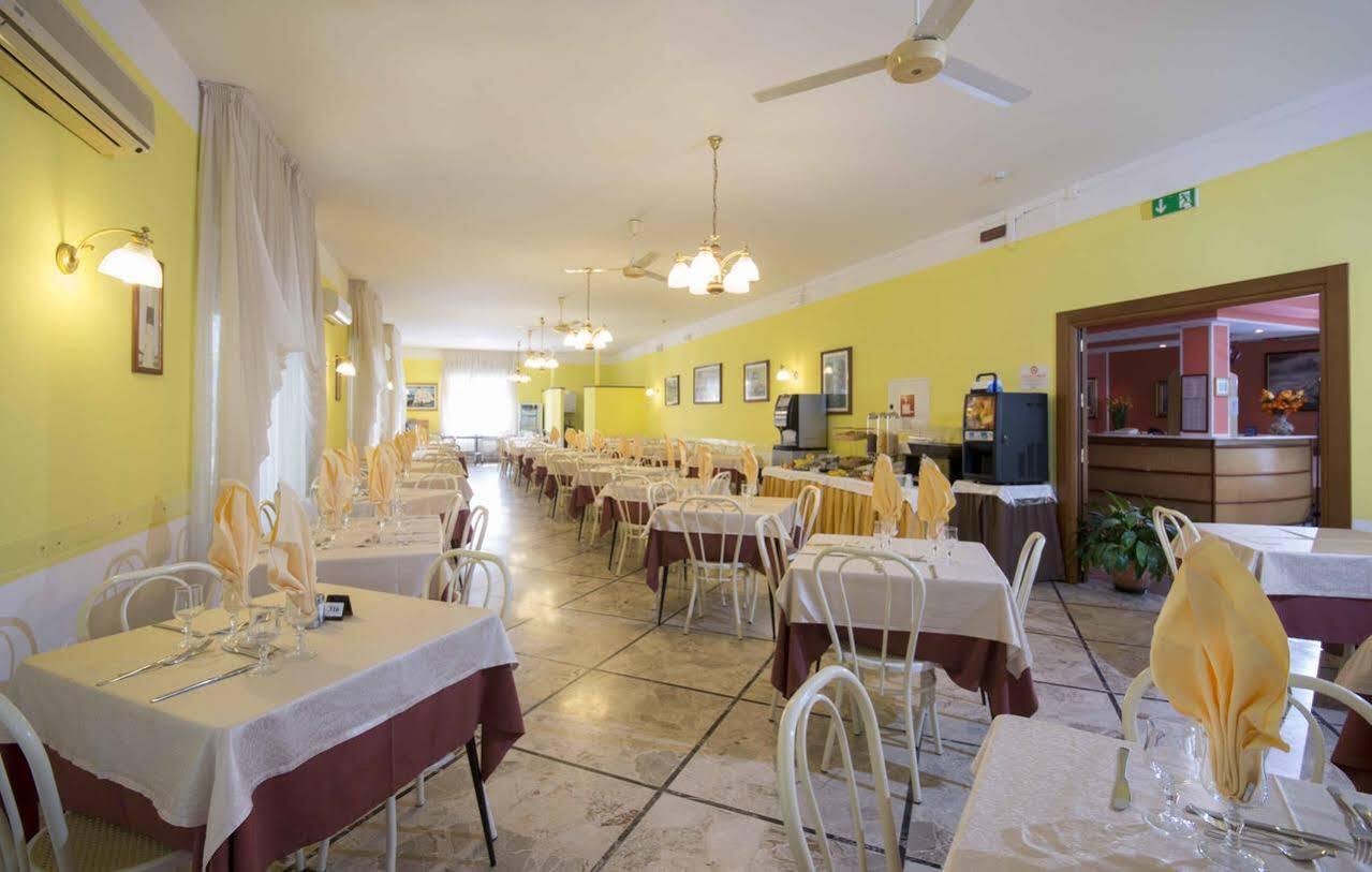 Hotel Veliero ريميني المظهر الخارجي الصورة