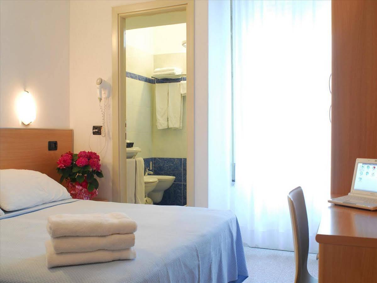 Hotel Veliero ريميني المظهر الخارجي الصورة